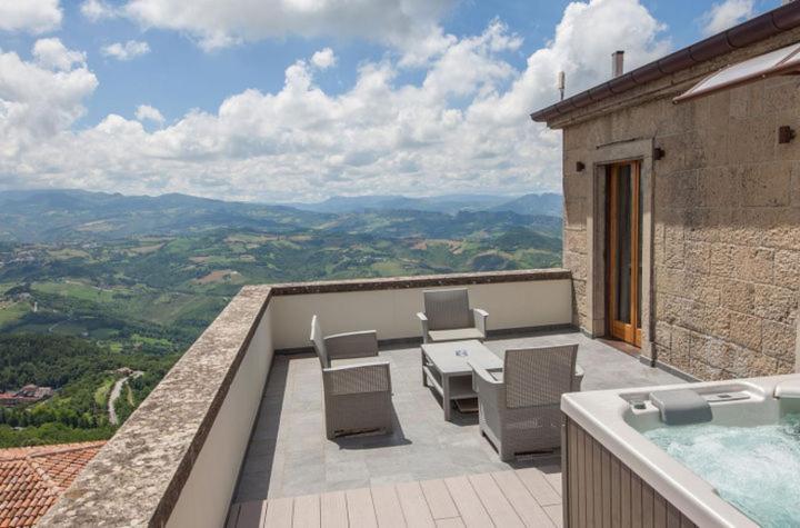 Titano Suites San Marino Bagian luar foto