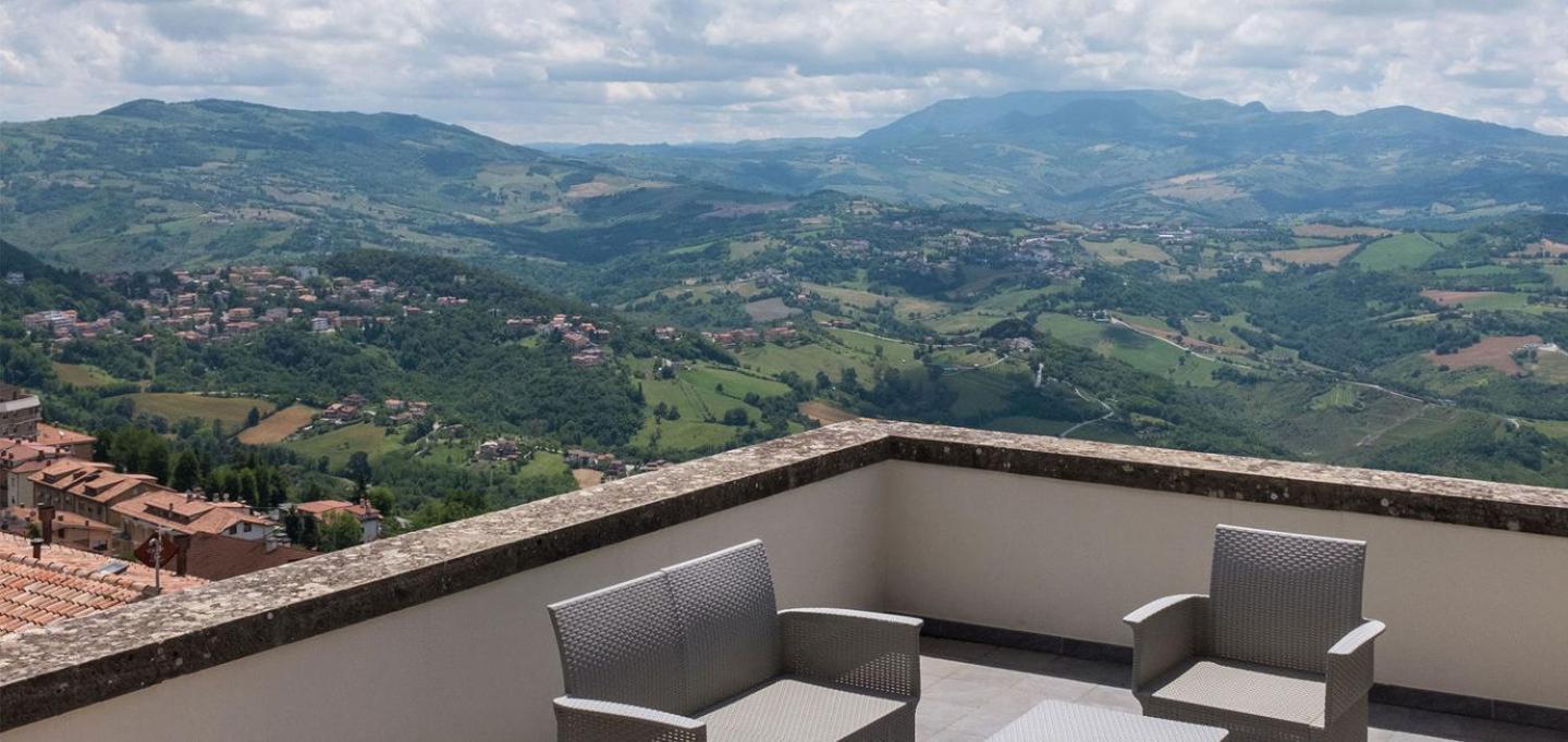 Titano Suites San Marino Bagian luar foto