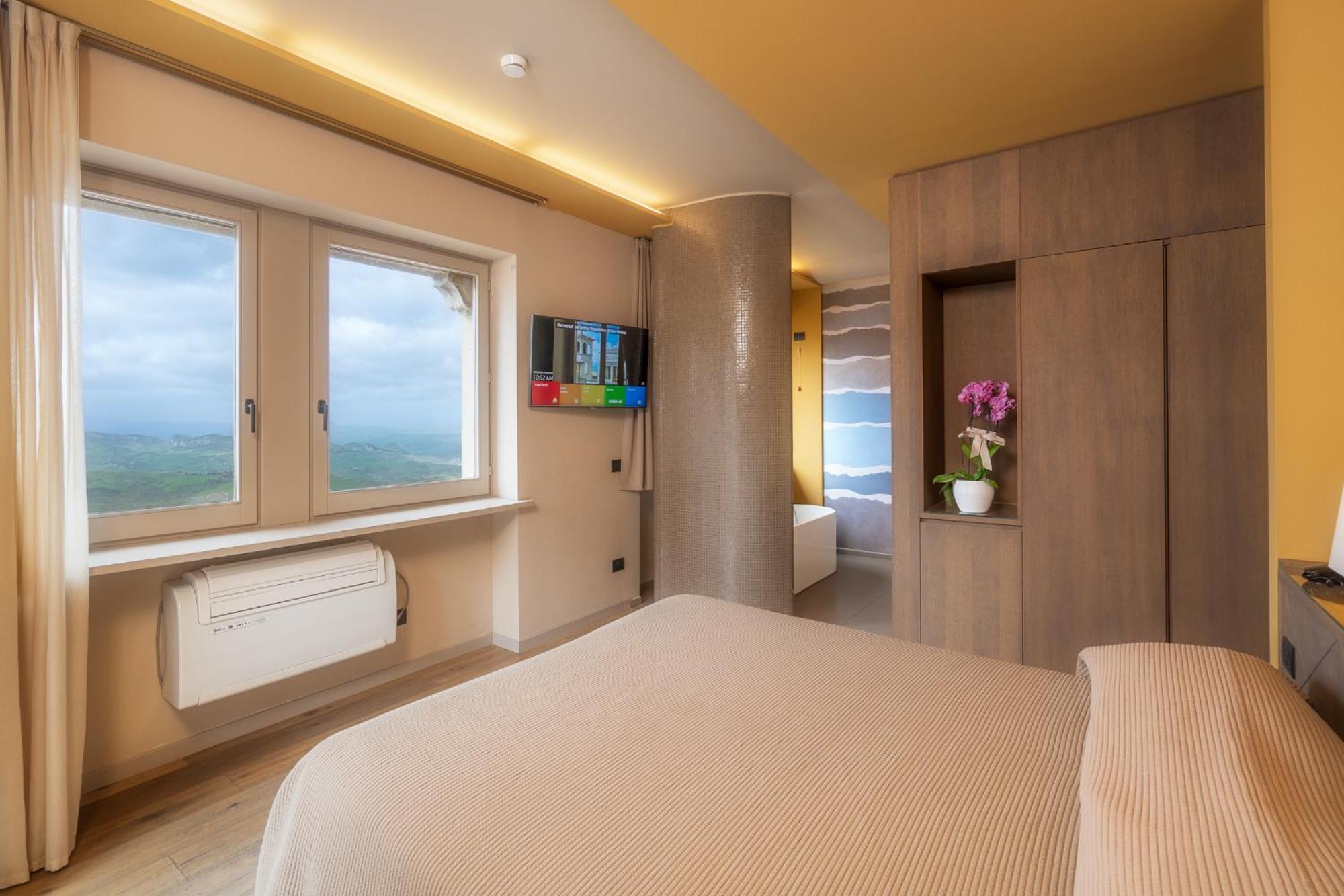 Titano Suites San Marino Bagian luar foto