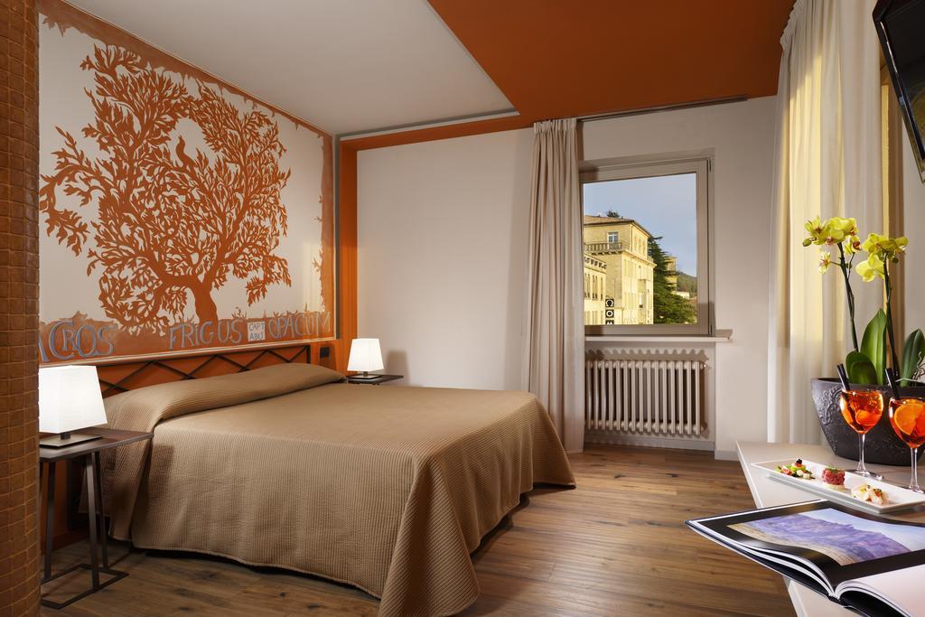 Titano Suites San Marino Ruang foto