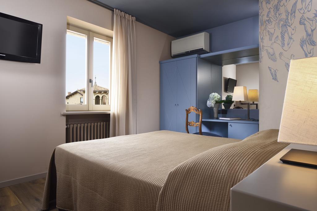 Titano Suites San Marino Ruang foto