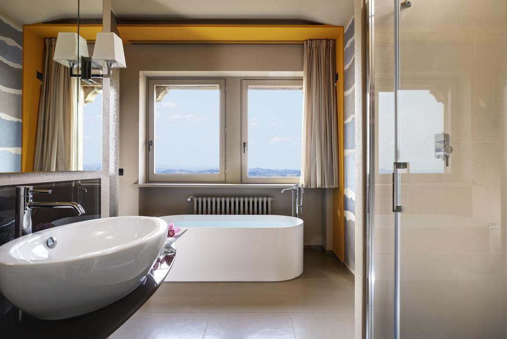 Titano Suites San Marino Ruang foto