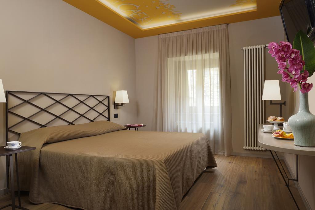 Titano Suites San Marino Ruang foto
