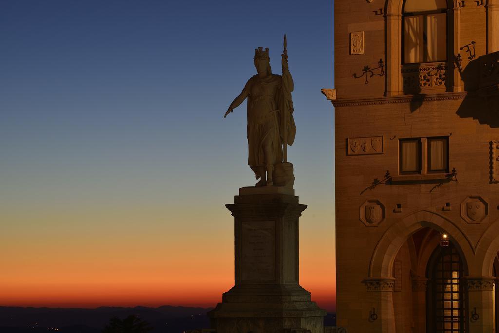 Titano Suites San Marino Bagian luar foto