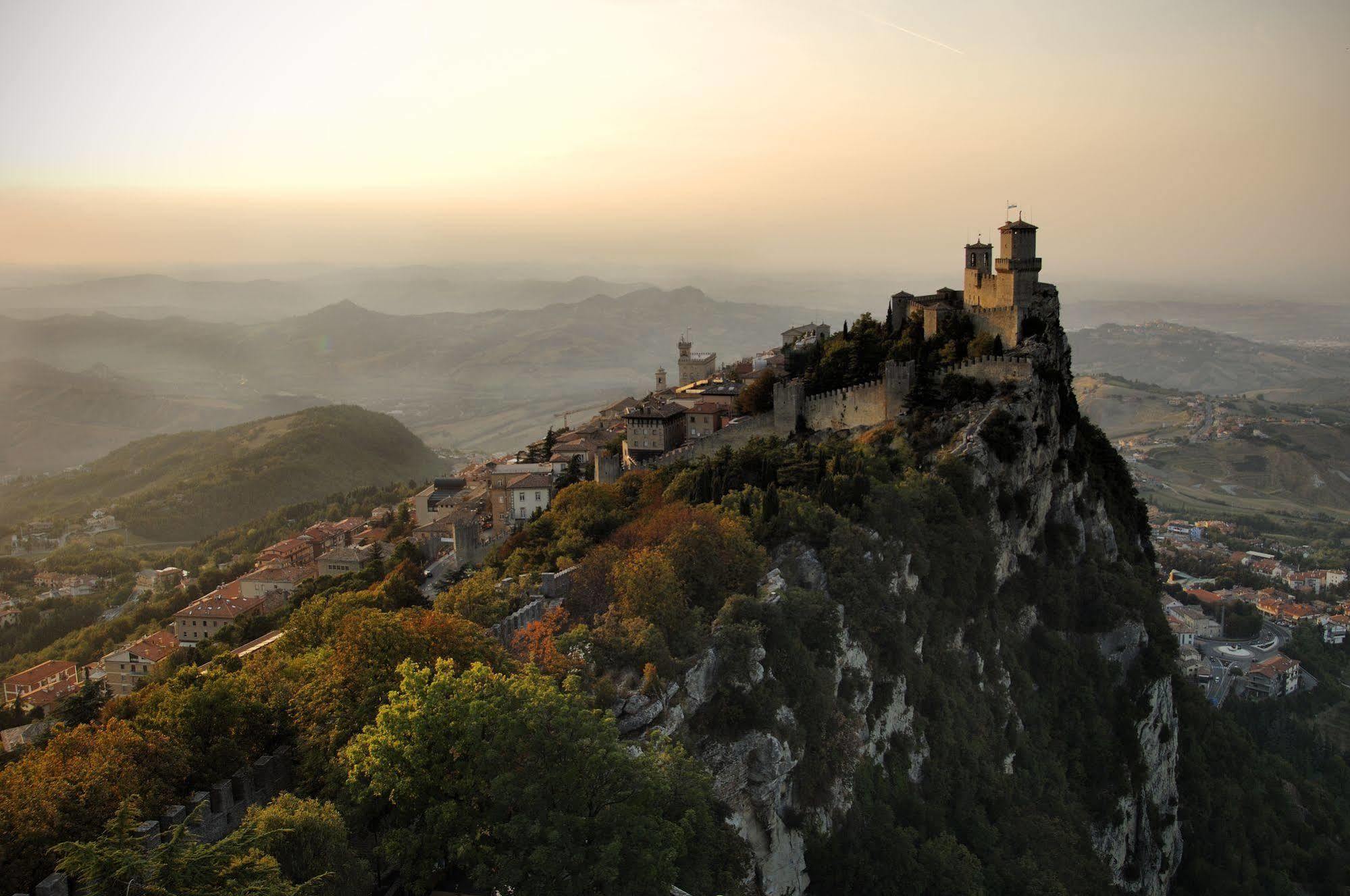 Titano Suites San Marino Bagian luar foto