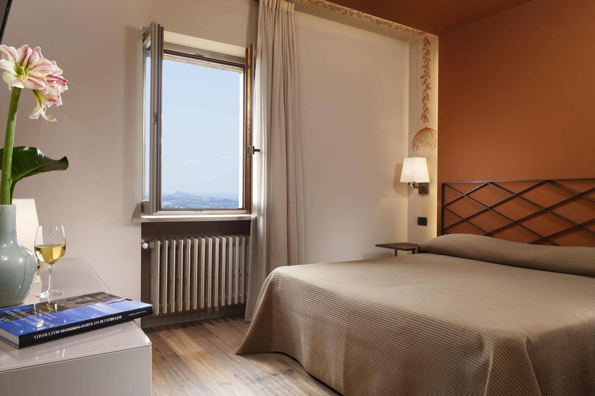 Titano Suites San Marino Bagian luar foto